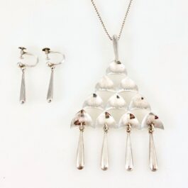 Elvik & Co set of pendant and earrings