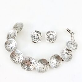 Set of bracelet and earrings by Atelier Borgila