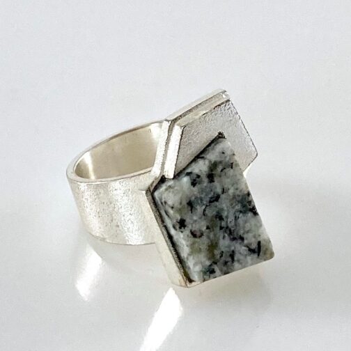 Silver Granite Bogart ring by Björn Weckström for Lapponia. Classy 1986 design of smooth surfaces of silver and polished rock. MCM Finnish jewelry.
