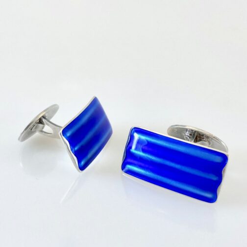 Cufflinks by David-Andersen, silver with deep blue enamel. A classicly elegant design where the gentle waves of the silver play with the enamel itself.