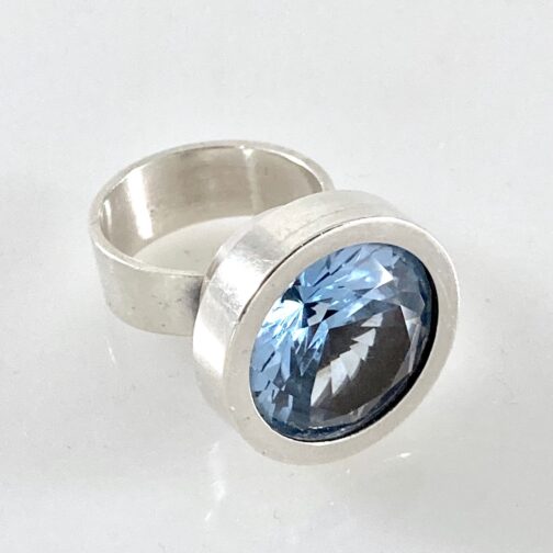 Ring by Elis Kauppi for Kupittaan Kulta. Silver with aquamarine, in pure and simple lines presenting a perfect example of Scandinavian MCM Jewelry.