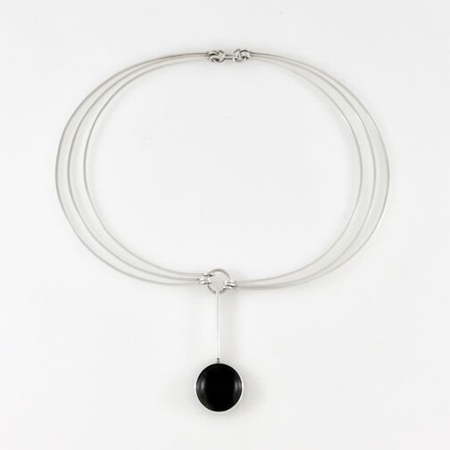 Neckring with pendant by Form & Farve