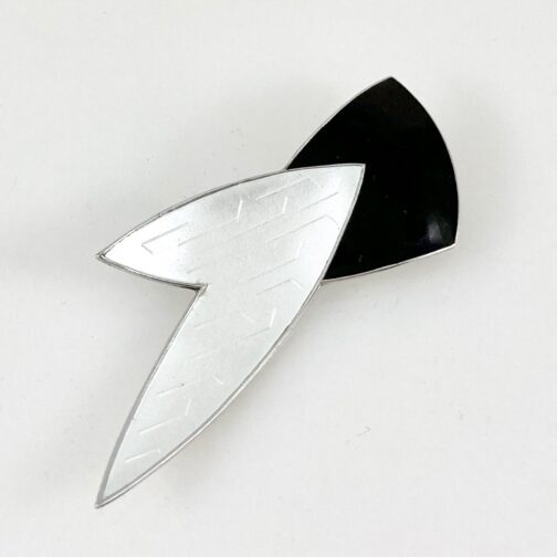 Brooch by Ottar Hval. In silver and enamel, this piece grows out of the Norwegian tradision of enamelwork, in a bold design pointing towards new expressions.