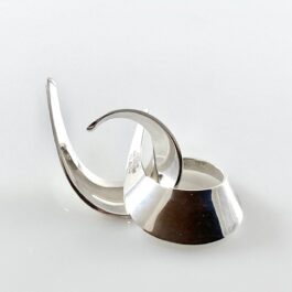 Earrings “Sling” by Tone Vigeland for PLUS
